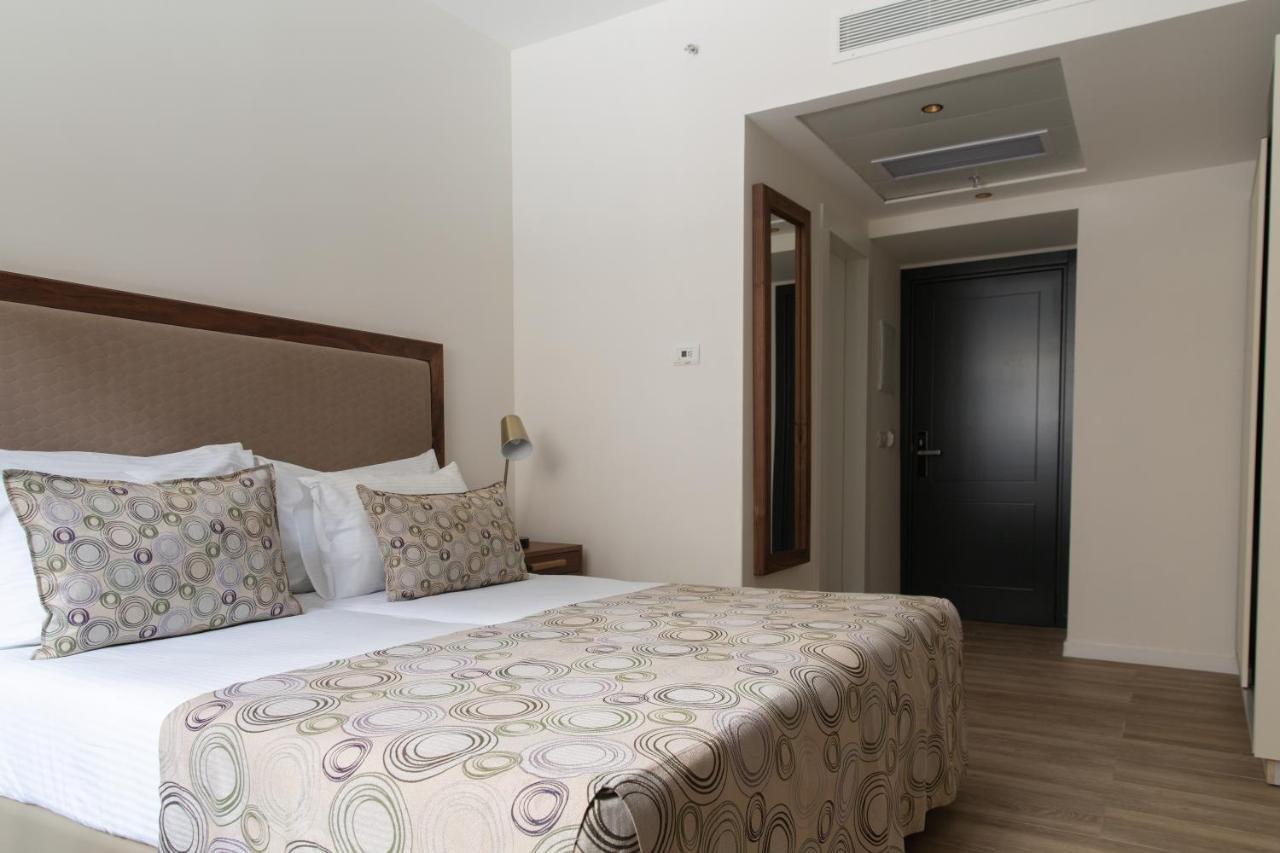 Montefiore By Smart